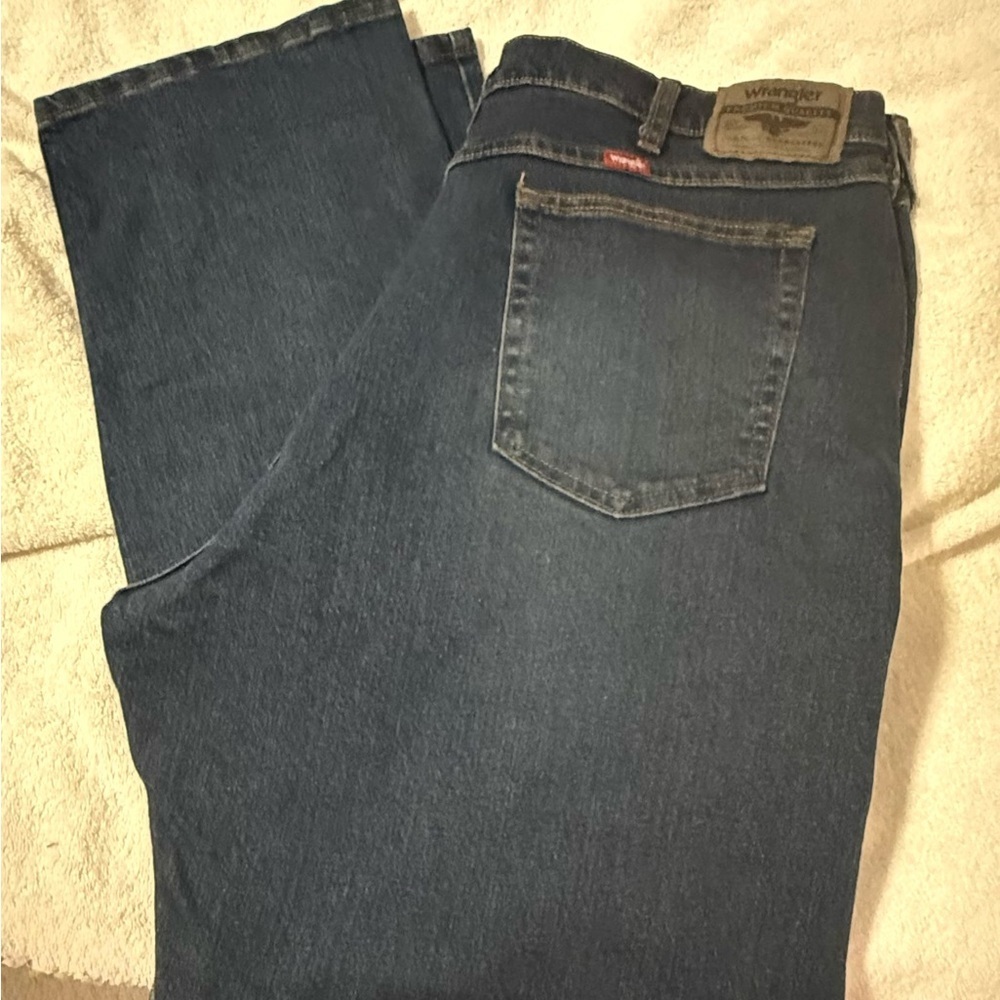 Wrangler Relaxed Fit Men’s Jeans Dark Wash Denim Size 38x30 - Picture 2 of 3